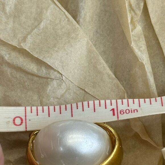 Chanel Vintage 93a Large Faux Pearl Gold Clip On Earrings - Picture 16 of 16